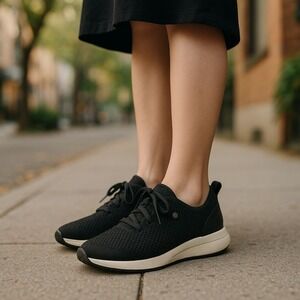 Ugg Sneaker Shoes Womens Size 6.5 Tay Black Lace‎ Up Lightweight Low Top